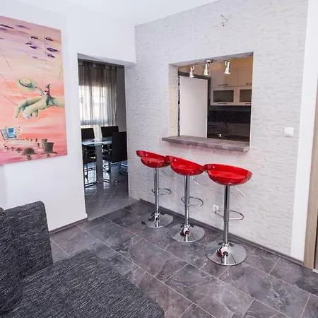 Jomarko - Spacious For 6 In Trogir