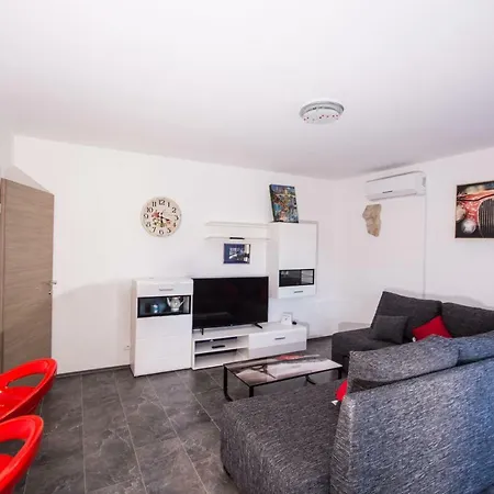 Jomarko - Spacious For 6 In * Trogir